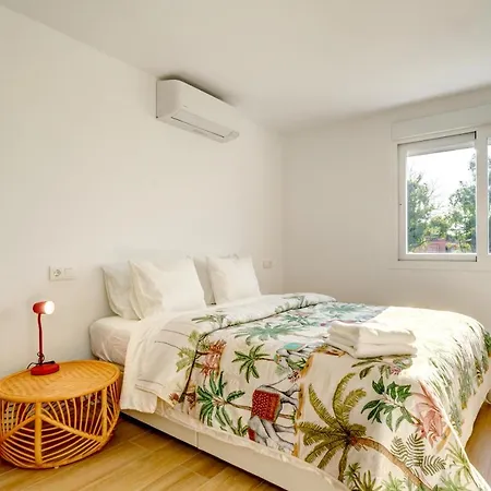Daire Front Flat With Sea Views Marbella