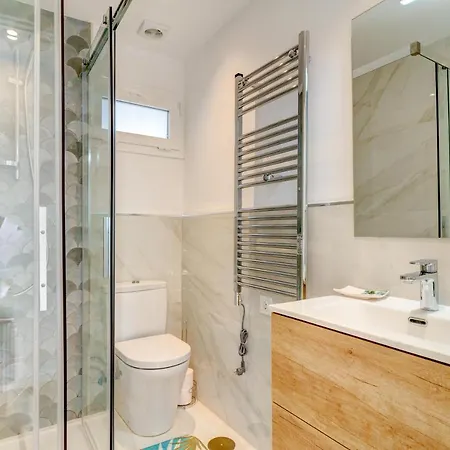 Front Flat With Sea Views Daire