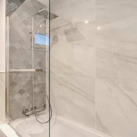 Daire Front Flat With Sea Views Marbella