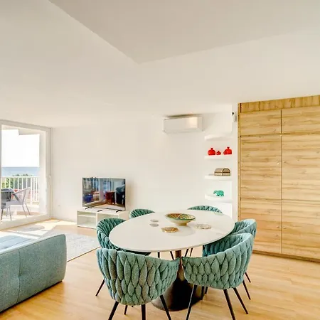 Front Flat With Sea Views * Marbella