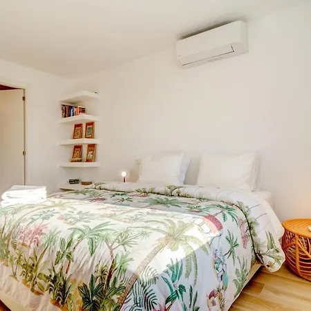 Front Flat With Sea Views Apartman *