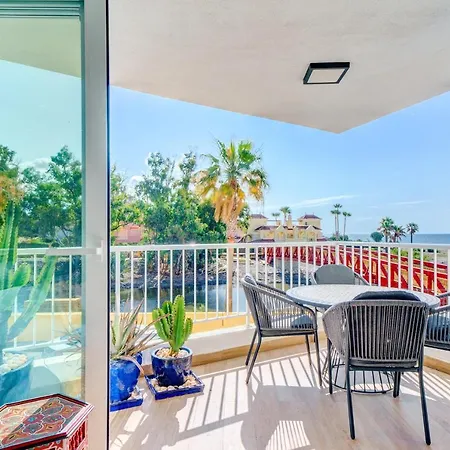 Front Flat With Sea Views Appartement *